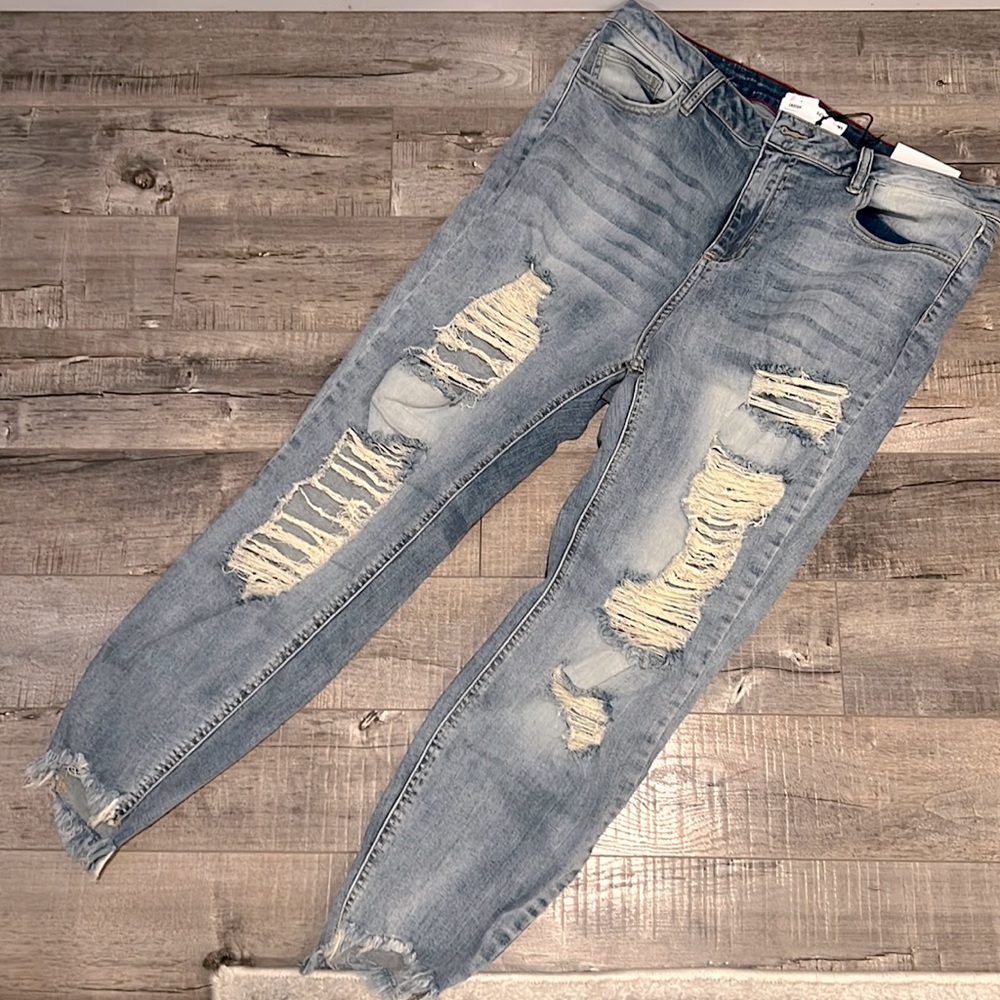 Distressed ripped skinny jeans size 20 NWT